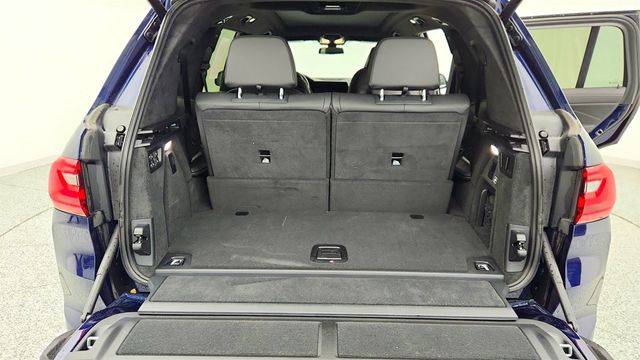 2021 BMW X7 xDrive40i with Driving Assistance Pro. & Luxury Seating Packages - 22965637 - 21