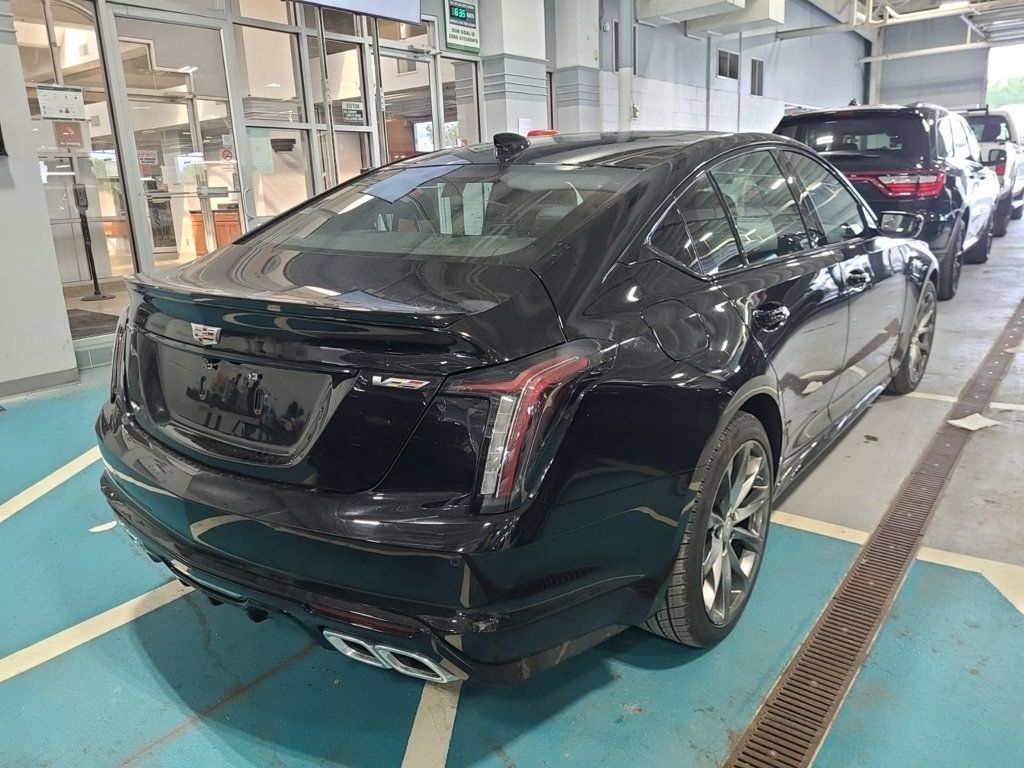 2021 Cadillac CT5 V photo 2