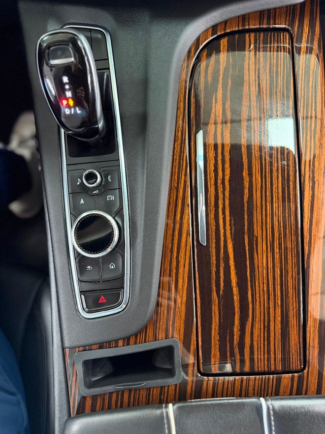 2021 Cadillac Escalade 4WD 4dr Luxury - 23035854 - 32