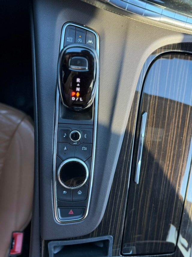 2021 Cadillac Escalade 4WD 4dr Sport - 23048809 - 17