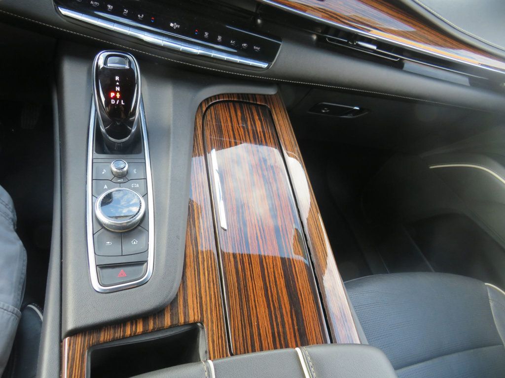 Cadillac Escalade ESV photo 10