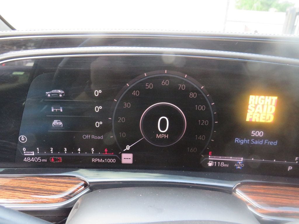 Cadillac Escalade ESV photo 12
