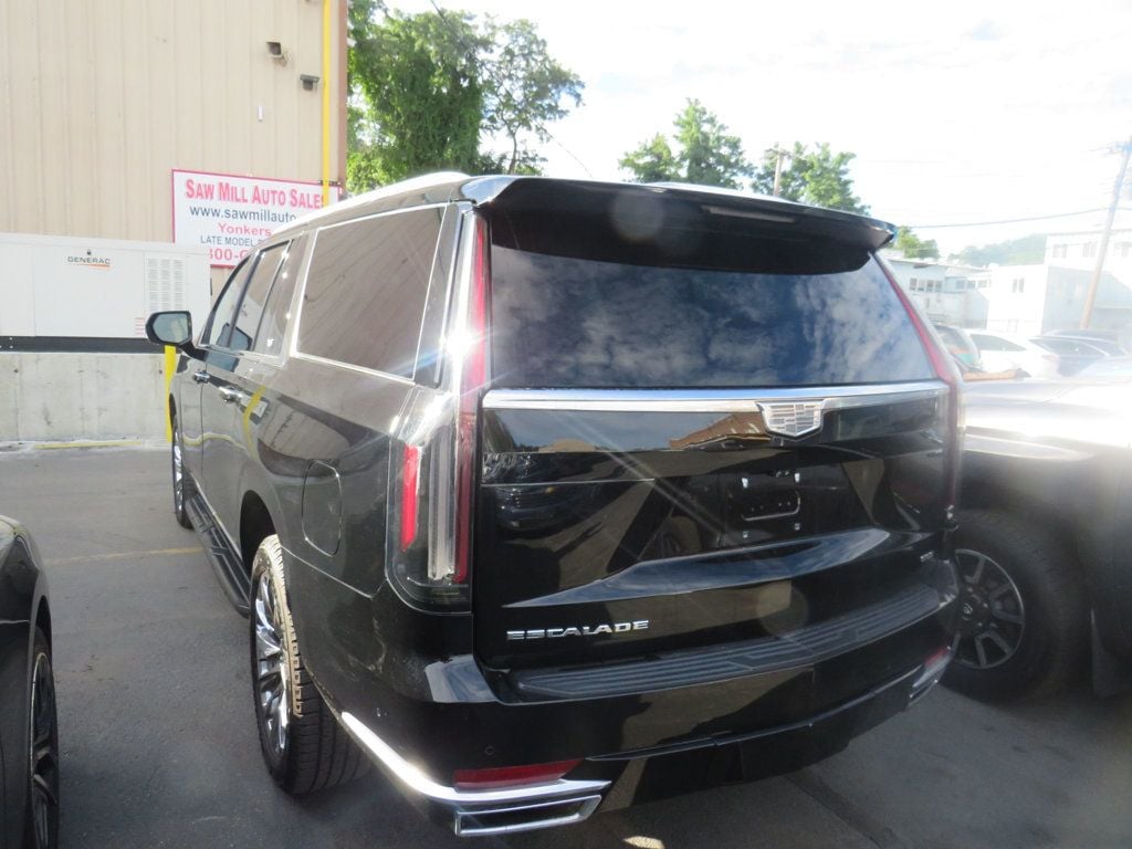 Cadillac Escalade ESV photo 5