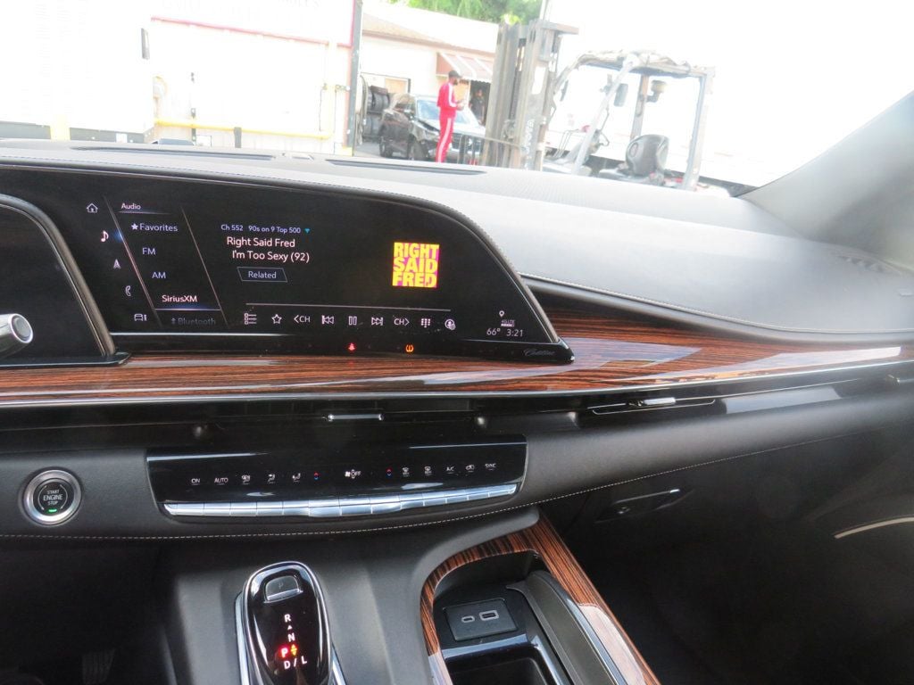 Cadillac Escalade ESV photo 9