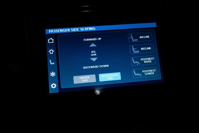 2021 Cadillac Escalade ESV Escalade-ESV-Sport/CEO-Build/40"LCD-FlatScreen/CaptainSeating - 23068320 - 28
