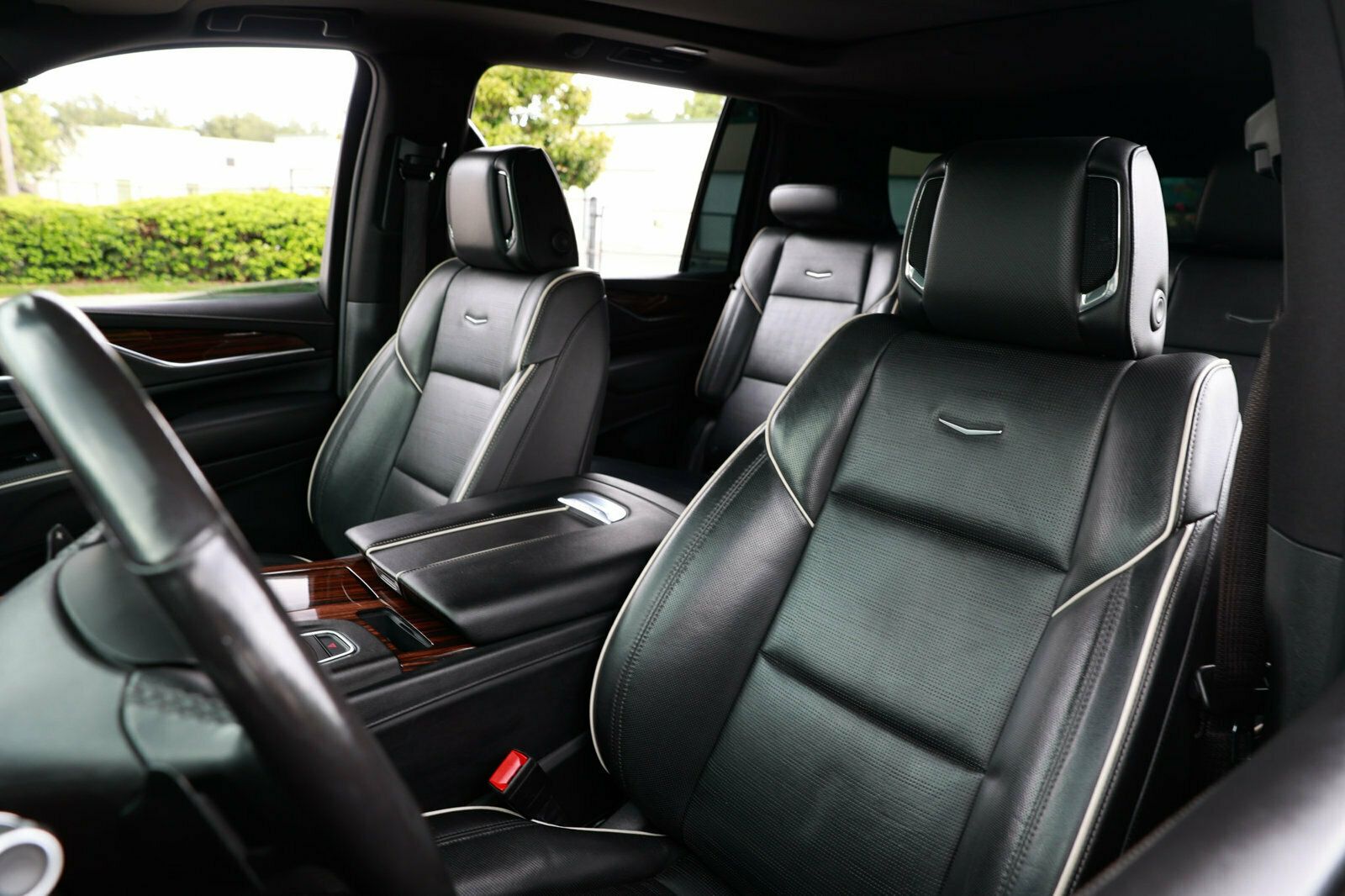 2021 Cadillac Escalade ESV Premium Luxury Sport photo 3