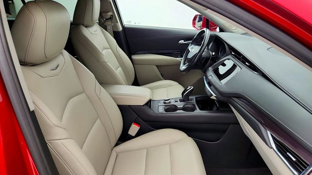 2021 Cadillac XT4 AWD 4dr Luxury w/ Navigation, Bose & Panoramic Sunroof - 23057353 - 24