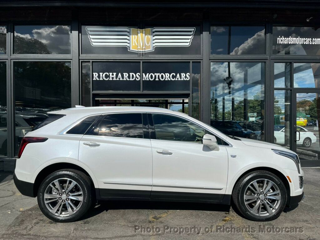 2021 Cadillac XT5 Platinum Premium Luxury photo 2