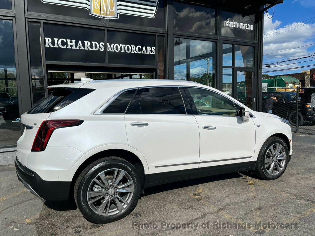 2021 Cadillac XT5 Platinum Premium Luxury photo 3