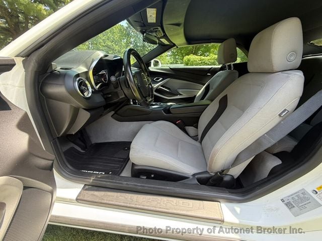 2021 Chevrolet Camaro 2dr Convertible 1LT - 23038886 - 12