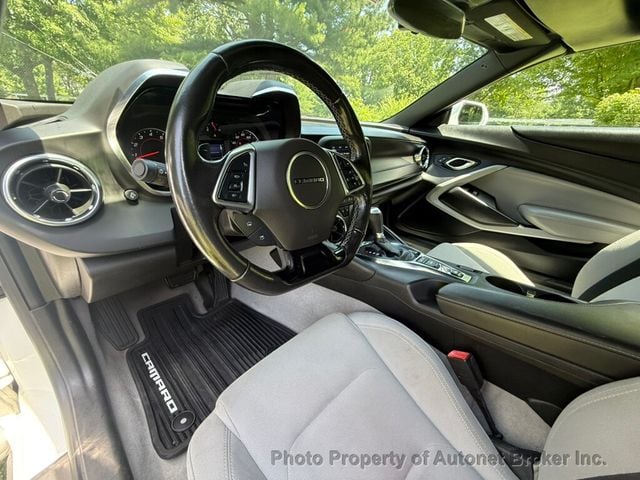 2021 Chevrolet Camaro 2dr Convertible 1LT - 23038886 - 13