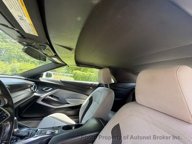 2021 Chevrolet Camaro 2dr Convertible 1LT - 23038886 - 14