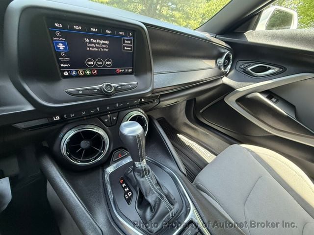 2021 Chevrolet Camaro 2dr Convertible 1LT - 23038886 - 17