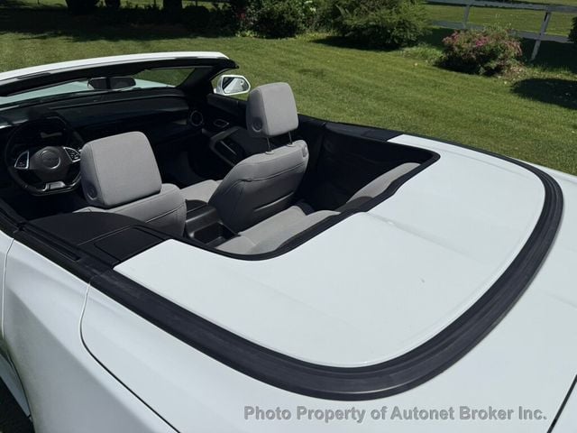 2021 Chevrolet Camaro 2dr Convertible 1LT - 23038886 - 29
