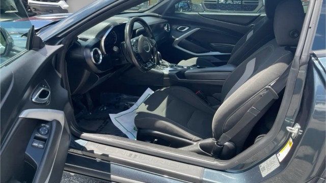 2021 Chevrolet Camaro 2dr Coupe 1LT - 23045371 - 9