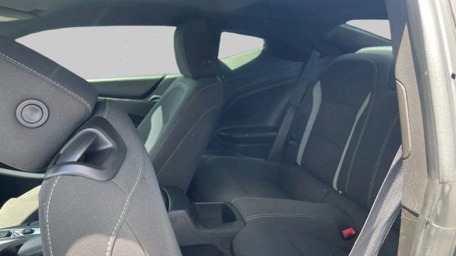 2021 Chevrolet Camaro 2dr Coupe 1LT - 23045371 - 18