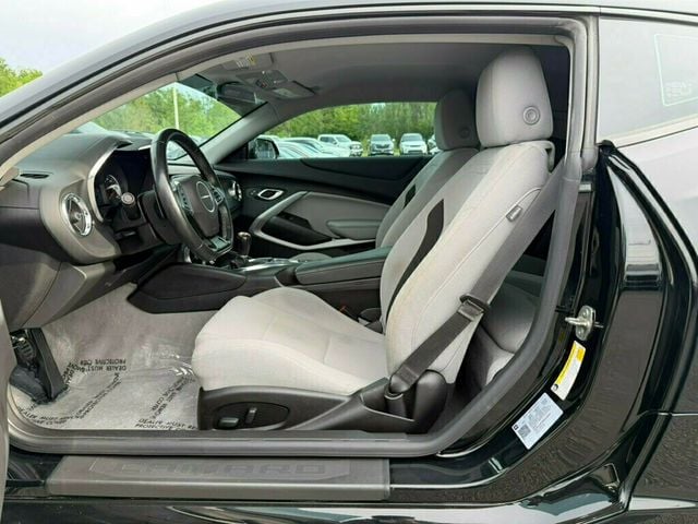2021 Chevrolet Camaro 2dr Coupe 1LT - 23028509 - 38