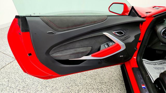 2021 Chevrolet Camaro 2dr Coupe ZL1 w/ 10-Speed Automatic, Carbon Hood Insert & Nav. - 23101976 - 9