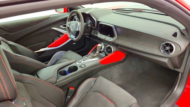 2021 Chevrolet Camaro 2dr Coupe ZL1 w/ 10-Speed Automatic, Carbon Hood Insert & Nav. - 23101976 - 21