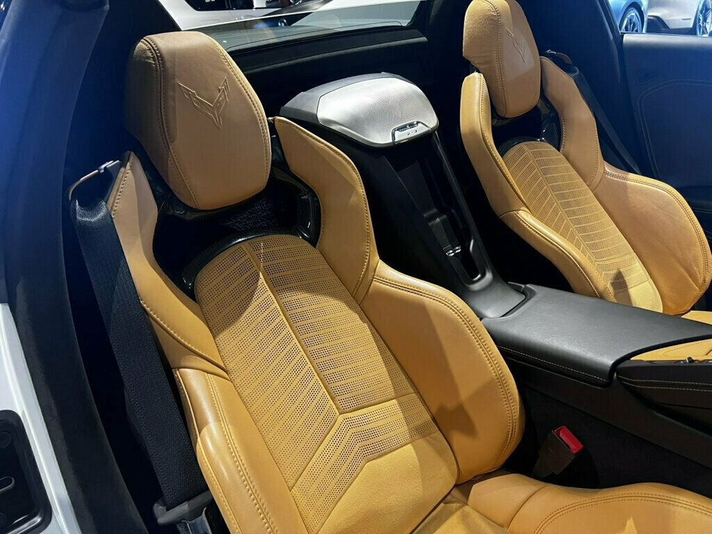 2021 Chevrolet Corvette 3LT/Adj.FrontLiftw/Memory/RearParkAssist/CarbonFlashAccents - 23068809 - 23