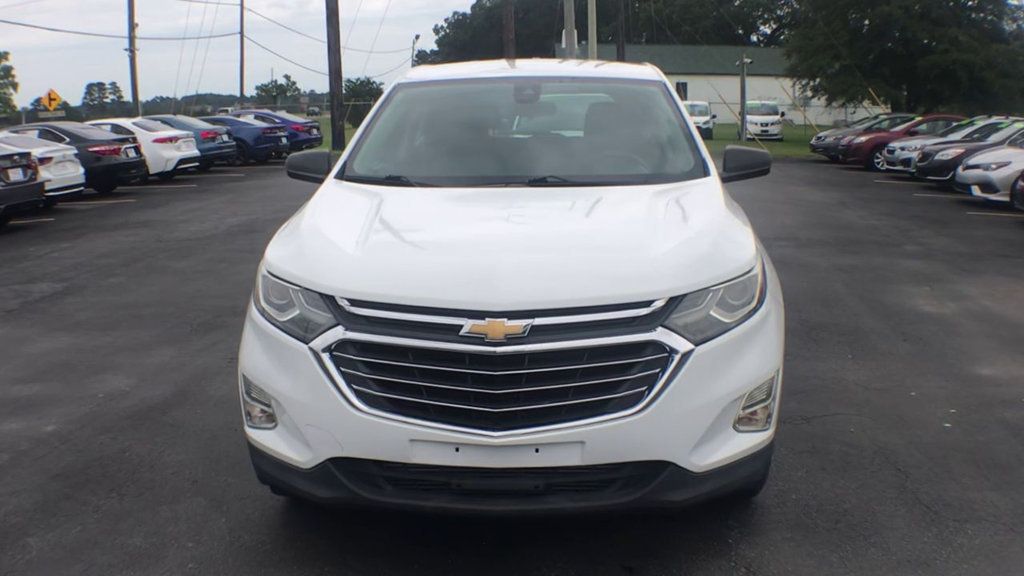 2021 Chevrolet Equinox LS photo 3