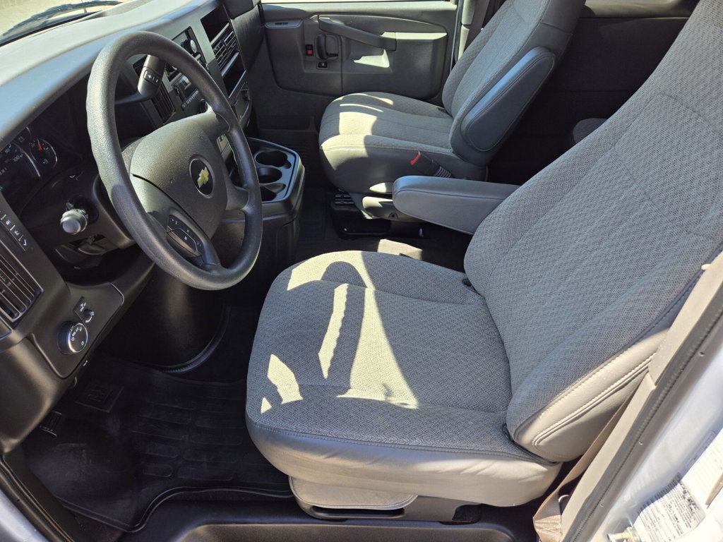 2021 Chevrolet Express Passenger RWD 3500 155" LT - 22930692 - 5