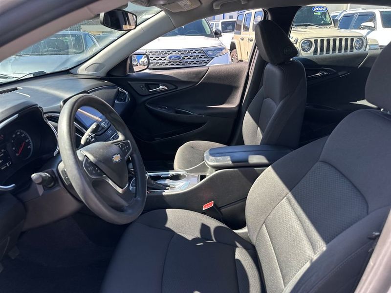 2021 Chevrolet Malibu 4dr Sedan LT - 23041778 - 12