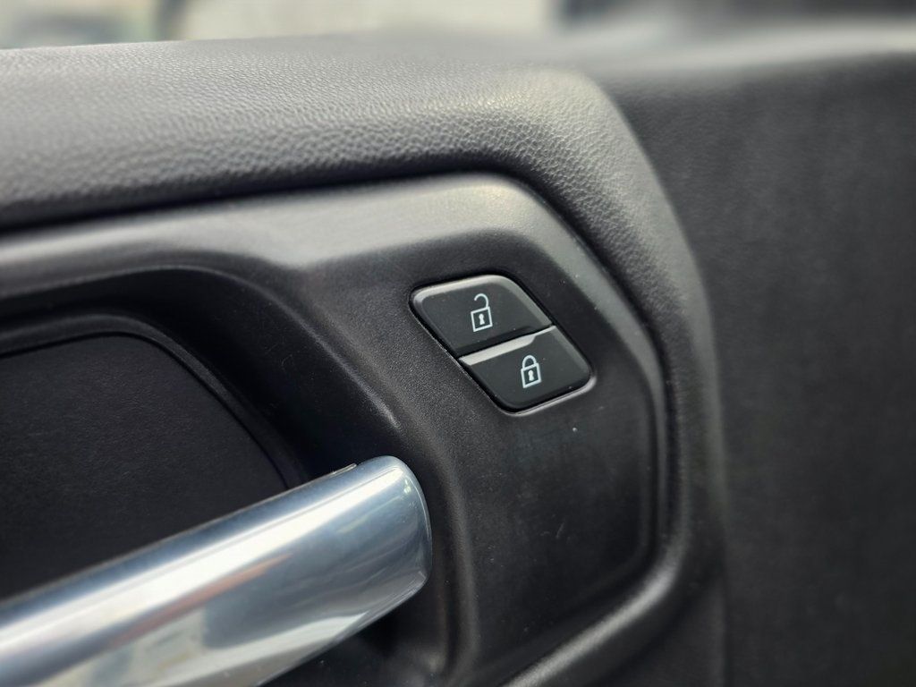 2021 Chevrolet Silverado 1500 2WD Crew Cab 147" Custom - 22981146 - 21