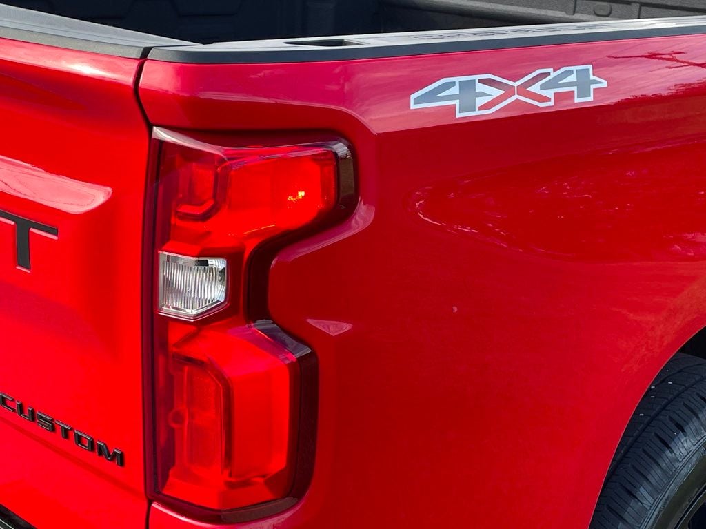 2021 Chevrolet Silverado 1500 Custom photo 10