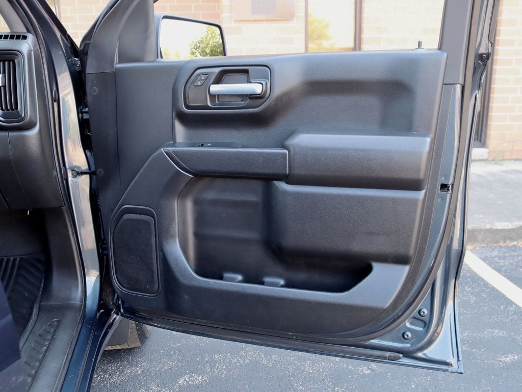 2021 Chevrolet Silverado 1500 Custom photo 24