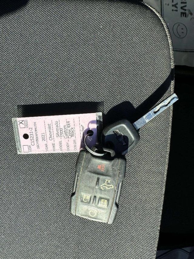 2021 Chevrolet Silverado 1500 Custom 4x4 4dr Crew Cab 5.8 ft. SB - 22979993 - 29