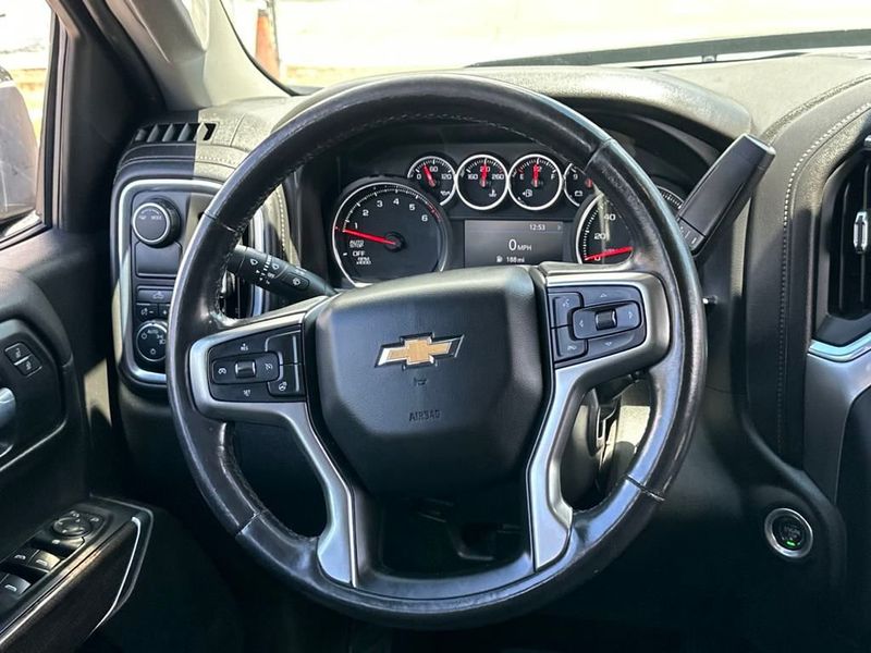 2021 Chevrolet Silverado 1500 LT photo 16