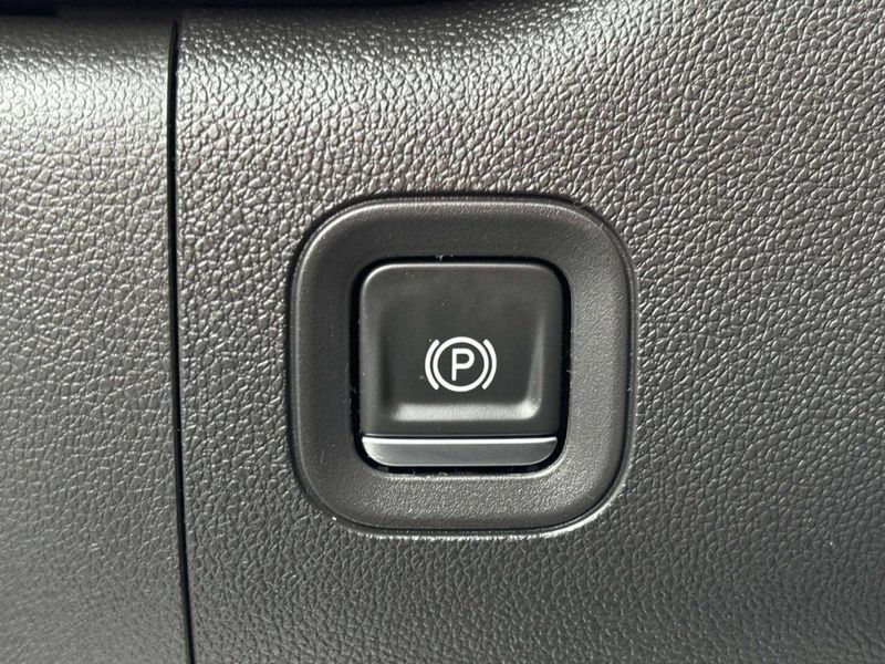 2021 Chevrolet Silverado 1500 RST 4x4 4dr Crew Cab 6.6 ft. SB - 23039959 - 29