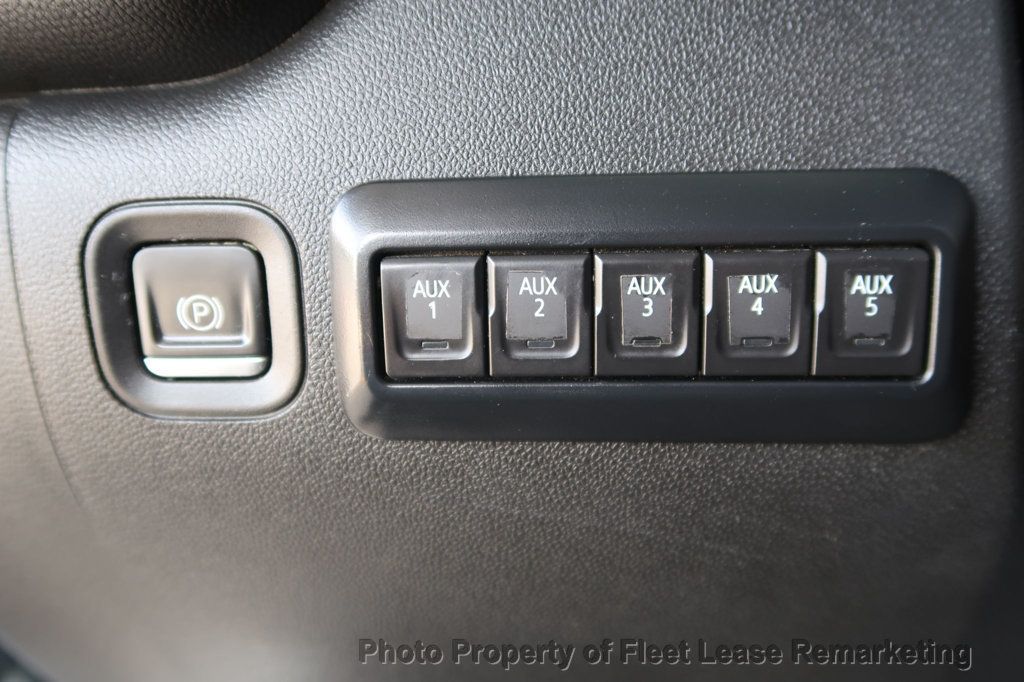 2021 Chevrolet Silverado 3500HD Silverado 3500HD 4WD Dbl Cab Cab Chassic DRW - 22987428 - 30