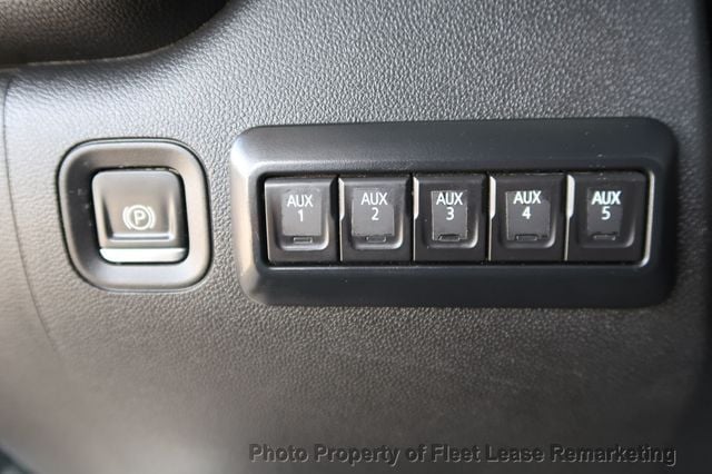 2021 Chevrolet Silverado 3500HD Silverado 3500HD 4WD Dbl Cab Cab Chassic DRW - 22987428 - 30