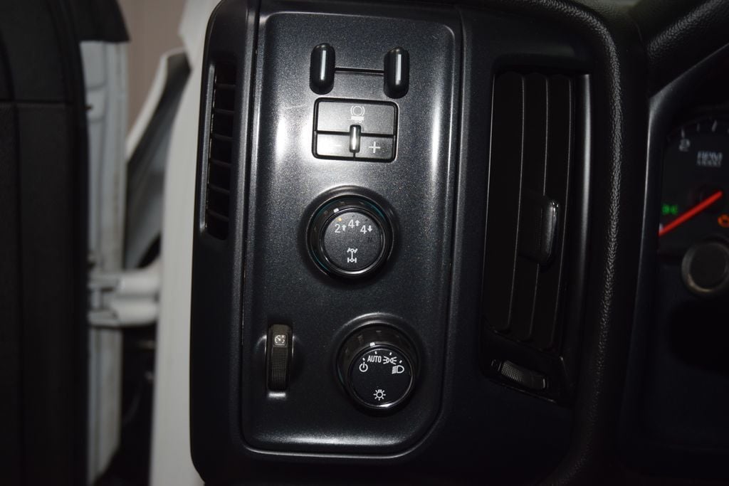 2021 Chevrolet Silverado 5500HD Work Truck - 23051877 - 22