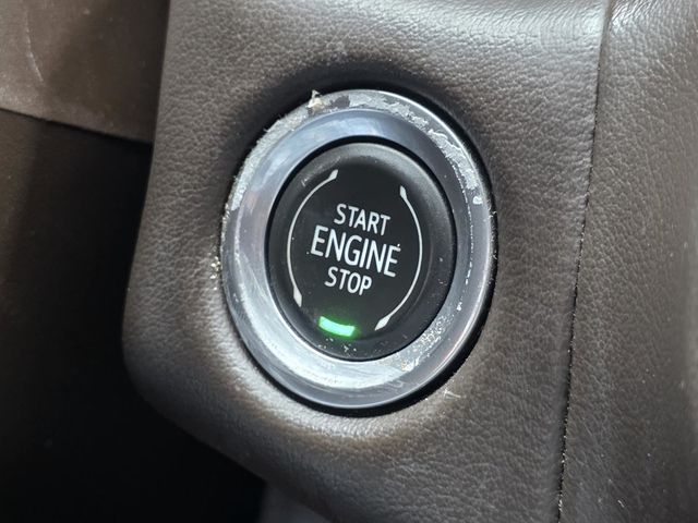 2021 Chevrolet Suburban 2WD 4dr LT - 23033599 - 21
