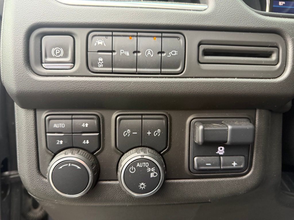 2021 Chevrolet Suburban 4WD 4dr LT - 23078668 - 12
