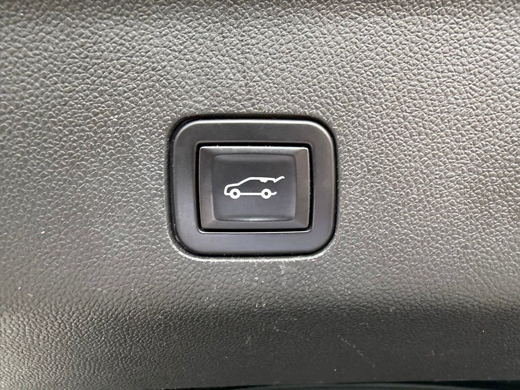 2021 Chevrolet Suburban 4WD 4dr LT - 23078668 - 21