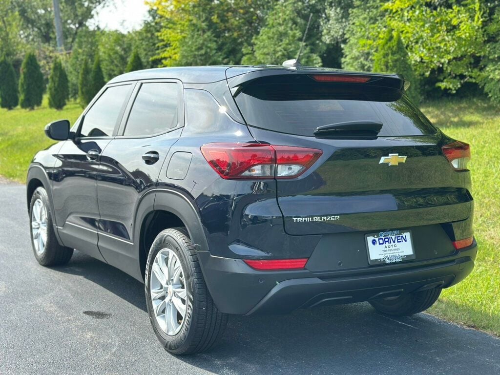 2021 Chevrolet Trailblazer LS photo 3
