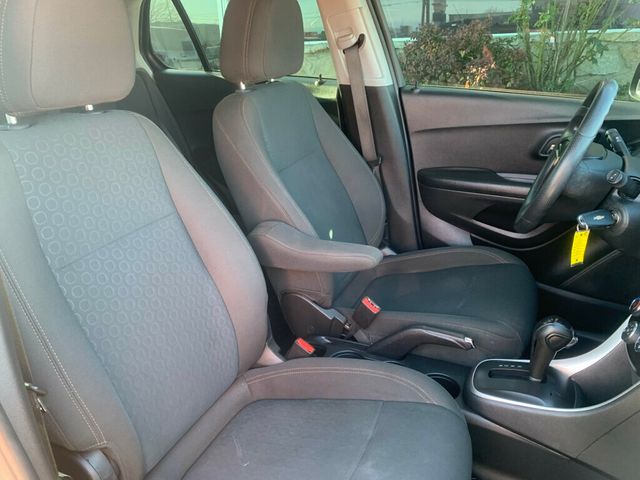 2021 Chevrolet Trax FWD 4dr LS - 22969062 - 24