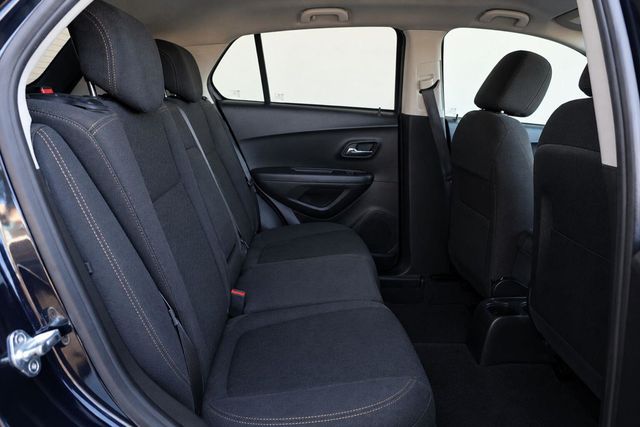 2021 Chevrolet Trax LS - 23093850 - 21