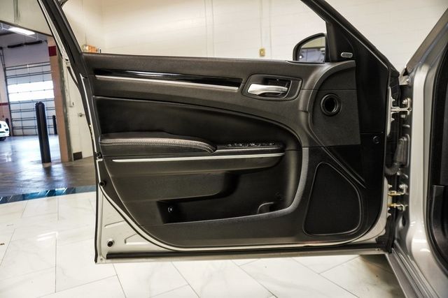 2021 Chrysler 300 300S RWD - 22981953 - 18