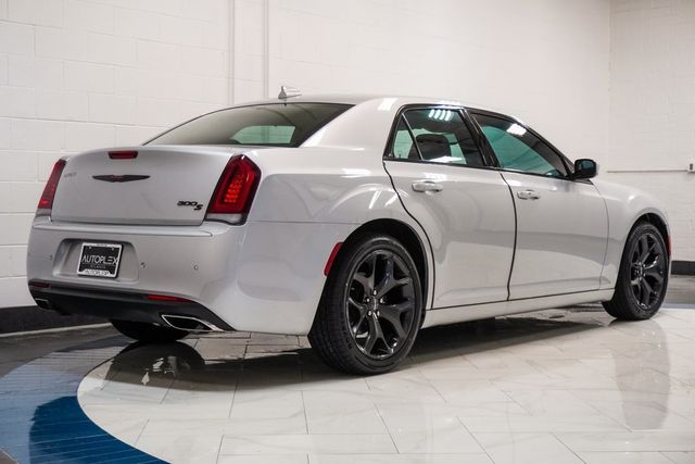 2021 Chrysler 300 300S RWD - 22981953 - 32