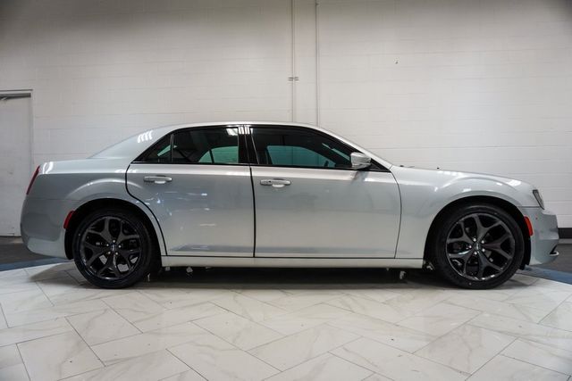 2021 Chrysler 300 300S RWD - 22981953 - 35