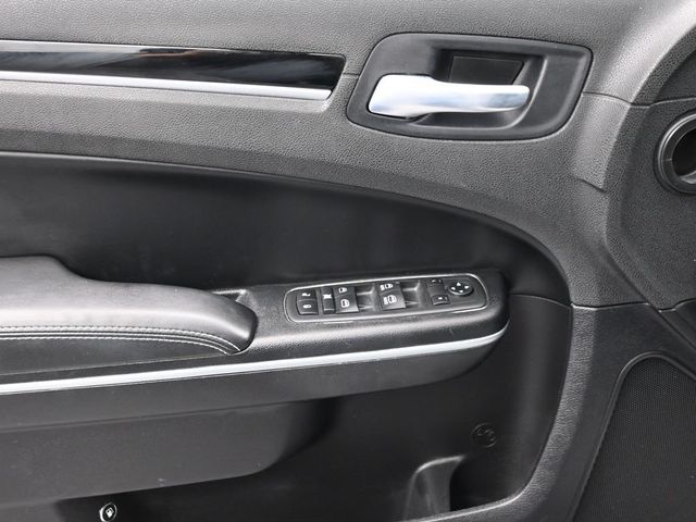 2021 Chrysler 300 300S RWD - 23027567 - 11