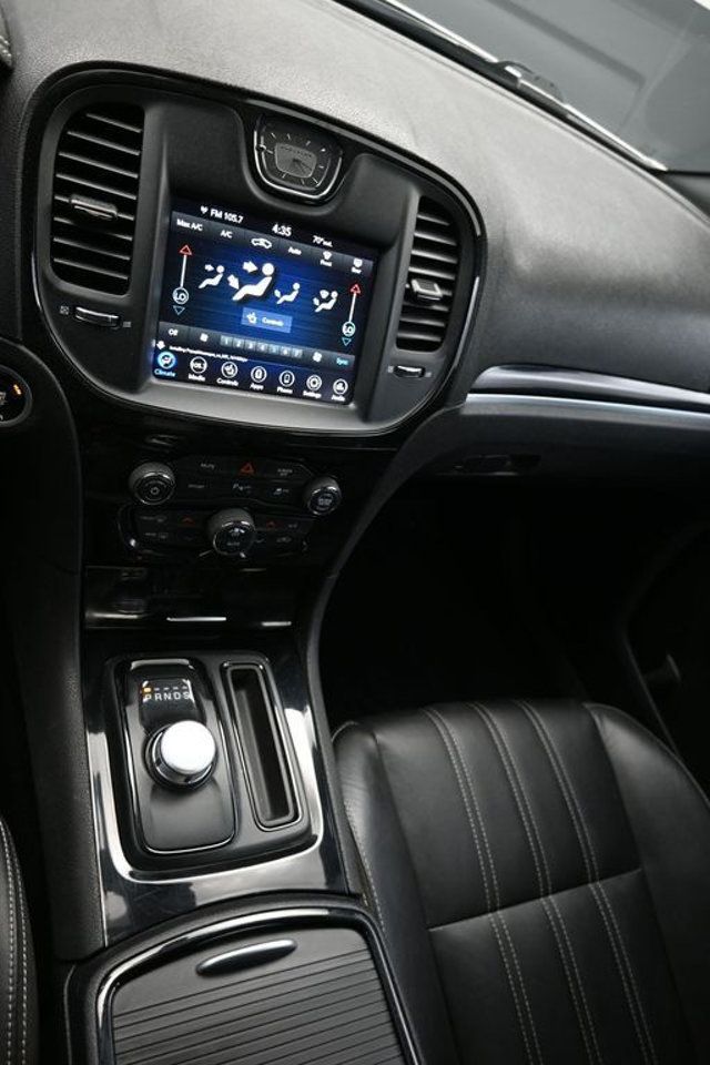 2021 Chrysler 300 300S RWD - 23027567 - 21
