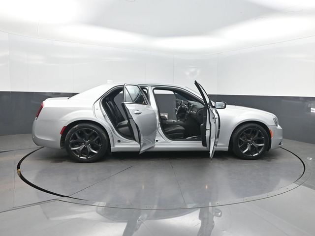 2021 Chrysler 300 300S RWD - 23027567 - 34