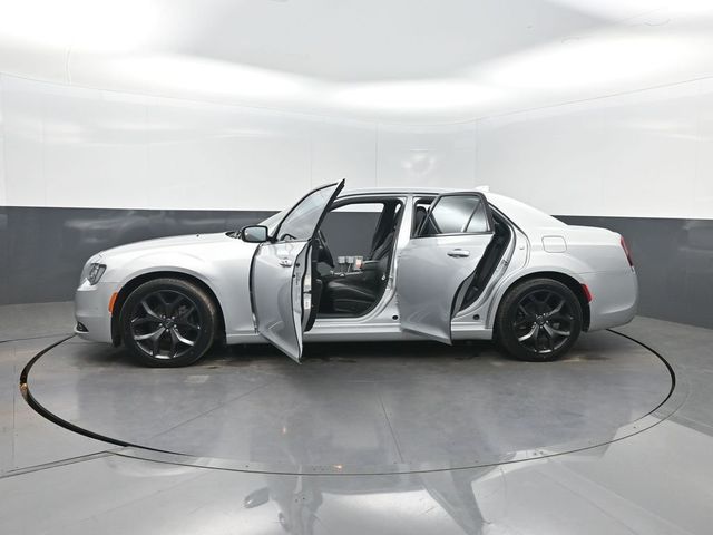 2021 Chrysler 300 300S RWD - 23027567 - 36