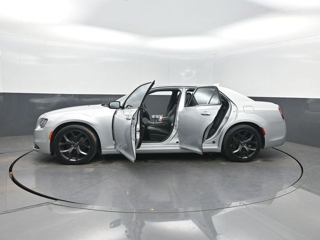2021 Chrysler 300 300S RWD - 23032989 - 36